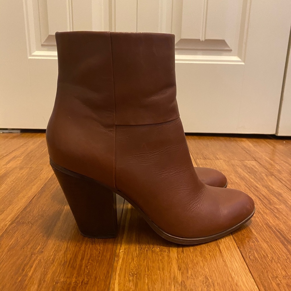 Nine West high heeled brown boots